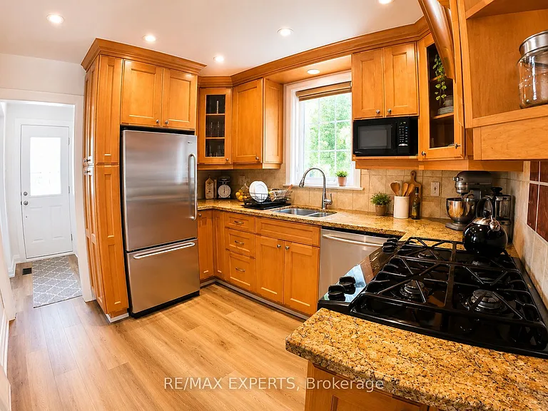 10 Lady Bank Rd — Photo 5