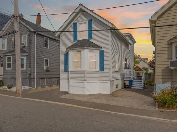 13 Beacon St, Salem, MA 01970