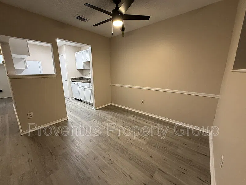 2 bed, 1.0 bath, 1000 sqft, $1,200 — Photo 3