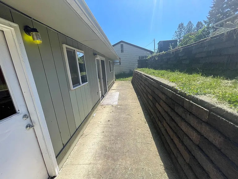 707 Cedar St — Photo 14