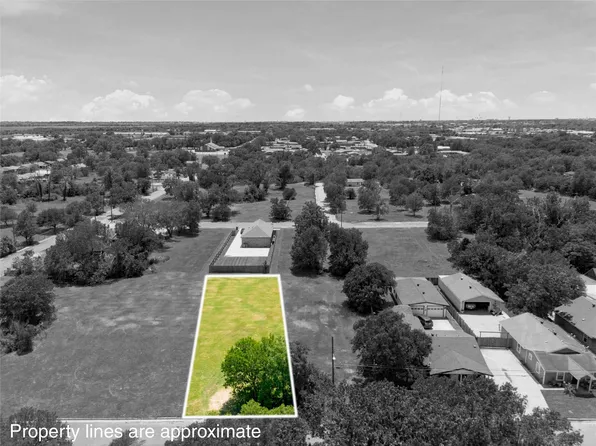 2625 S 7th St, Waco, TX 76706