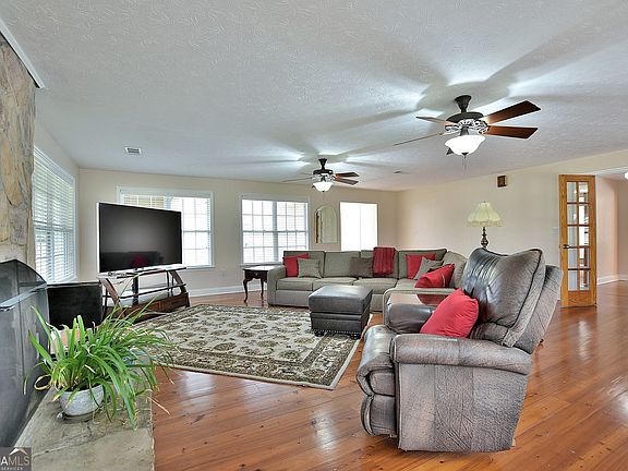 4th image of 1166 B St