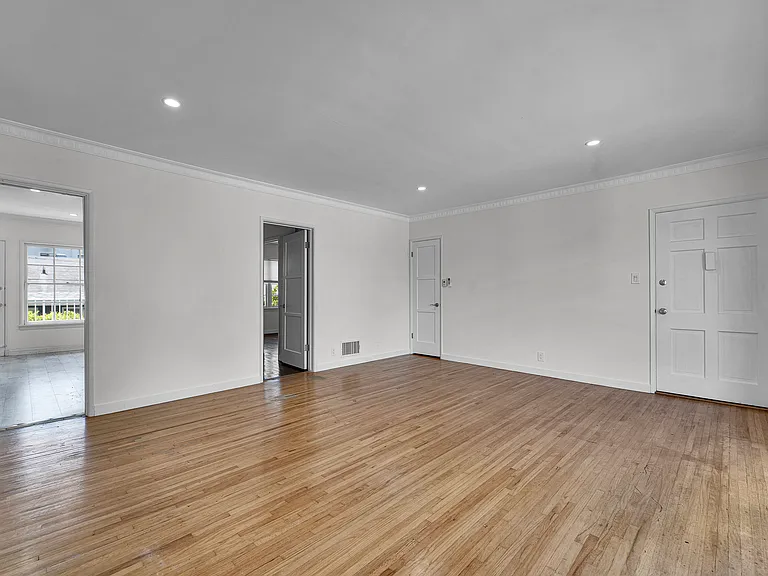 10706 Holman Ave — Photo 7