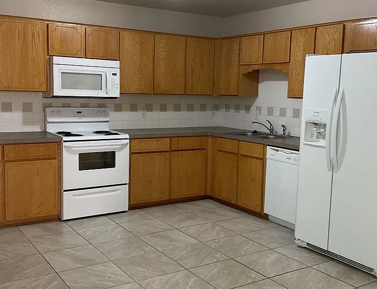 305 S 42nd St #B — Photo 3