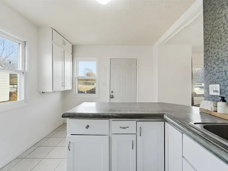 2644 Chicago Ave — Photo 19