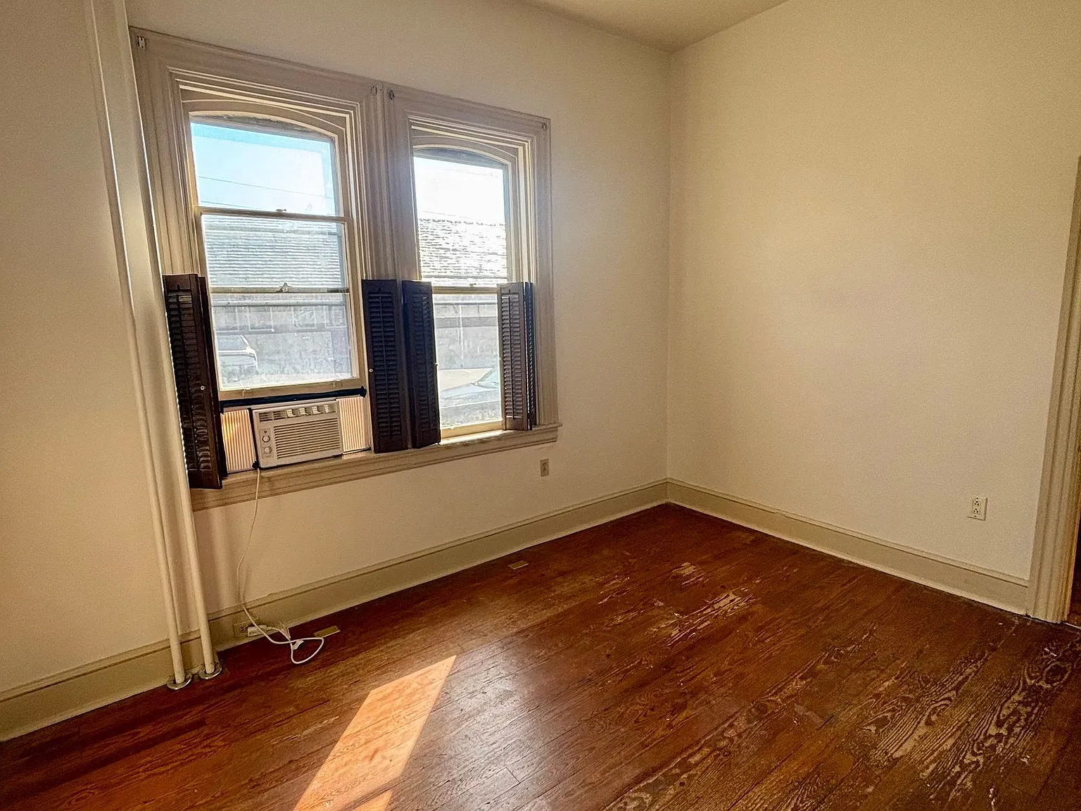 942 Columbia Ave — Photo 4