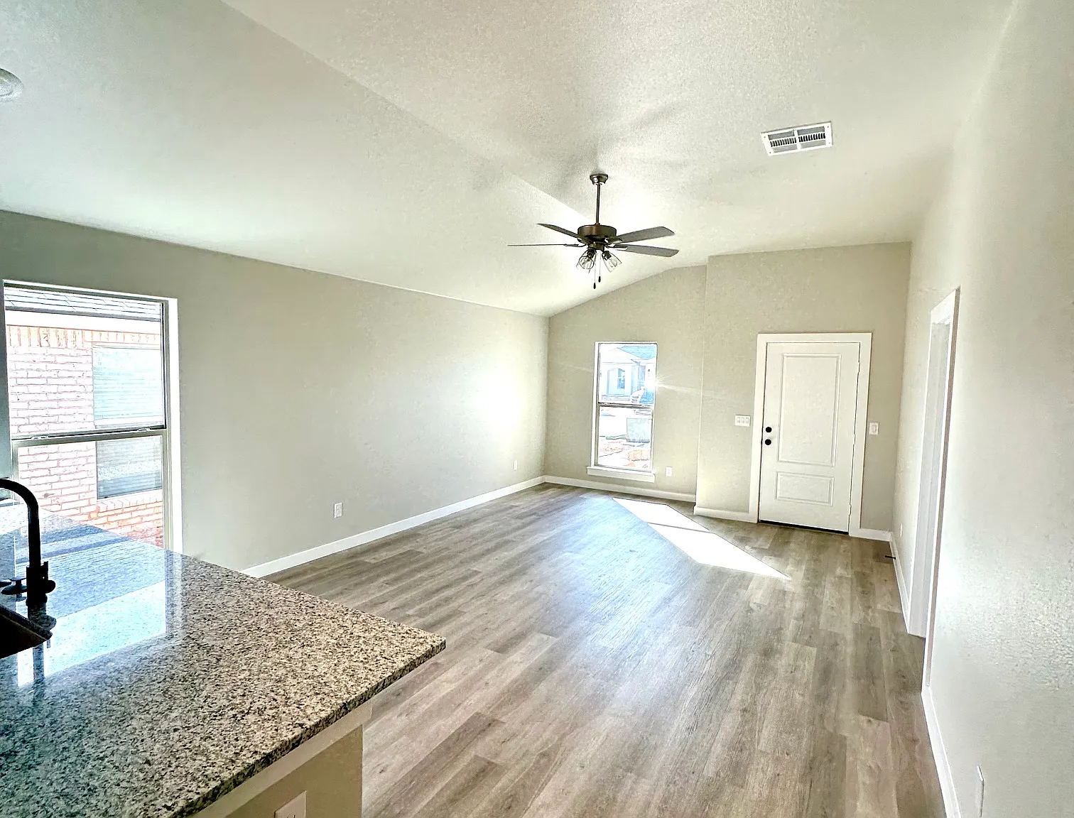 3 bed, 1550 sqft, $1,850 — Photo 4