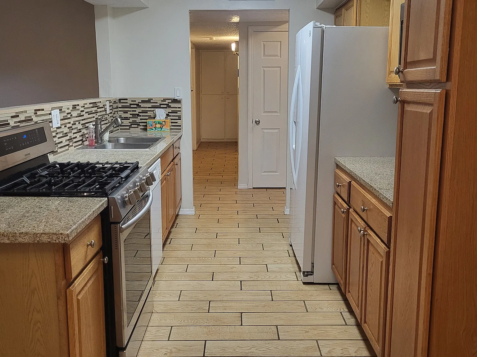 3 bed, 1220 sqft, $1,995 — Photo 4
