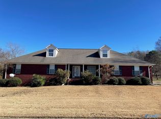 1001 Covewood Ln, Guntersville, AL 35976