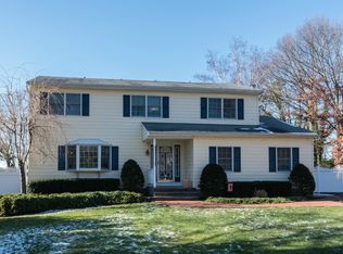 182 Parkside Ave, Miller Place, NY 11764
