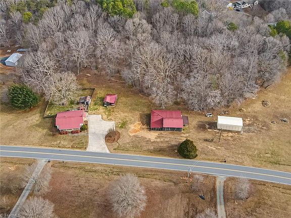 3rd image of 1182 Rosebud Rd