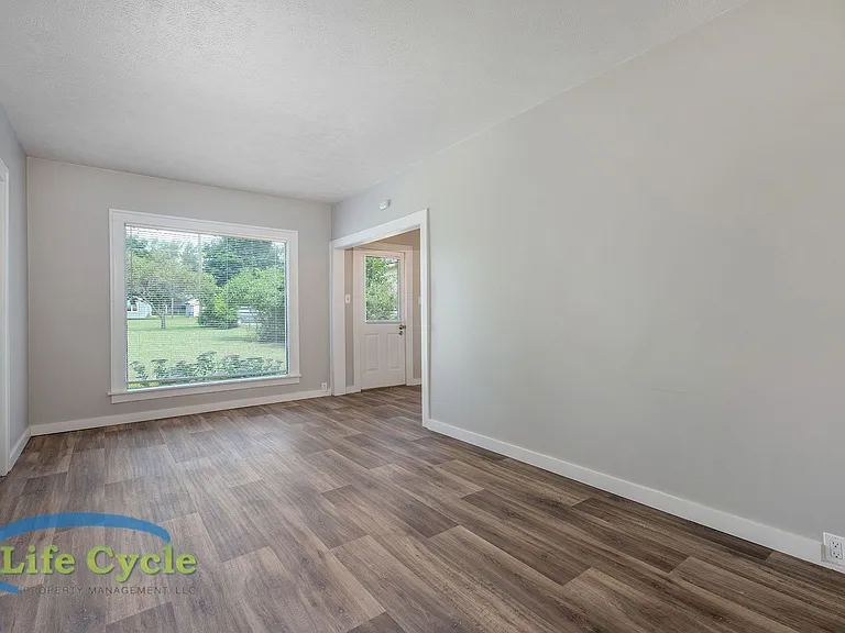 1314 Beechwood St NE — Photo 10