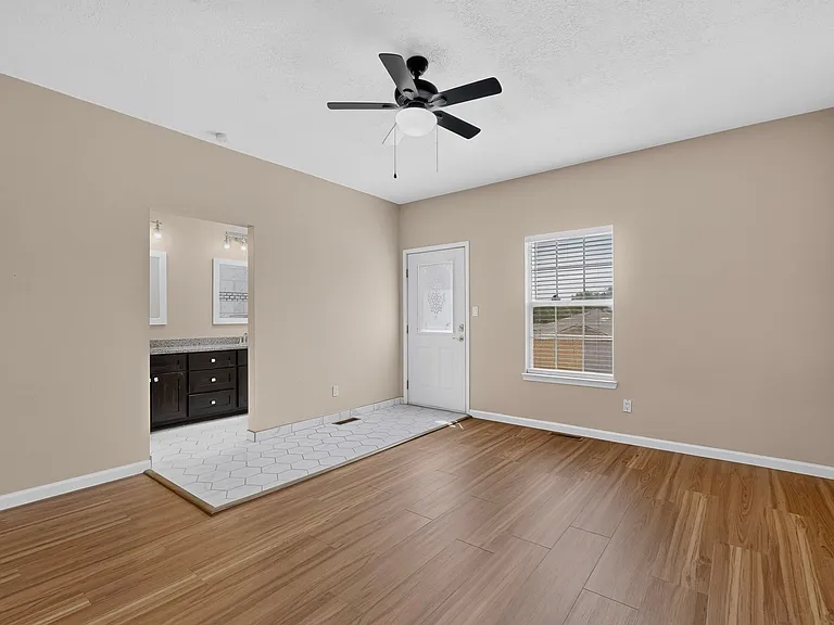 8405 Fairmont Dr NW — Photo 36