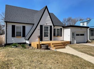 307 8th Ave NE, Roseau, MN 56751