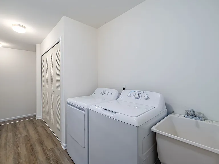 Ashford Apartments — Photo 50