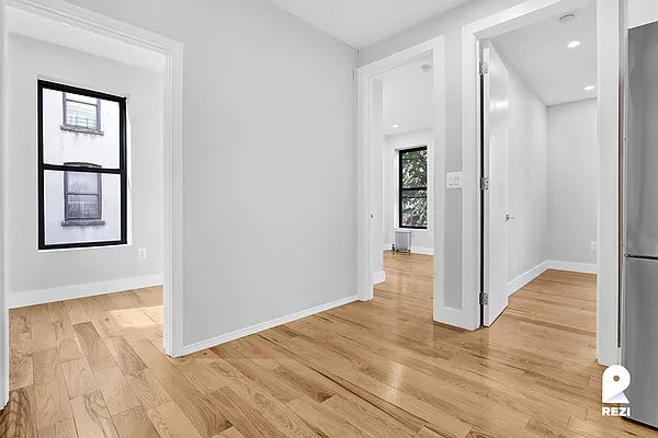 Rented by REZI | media 12