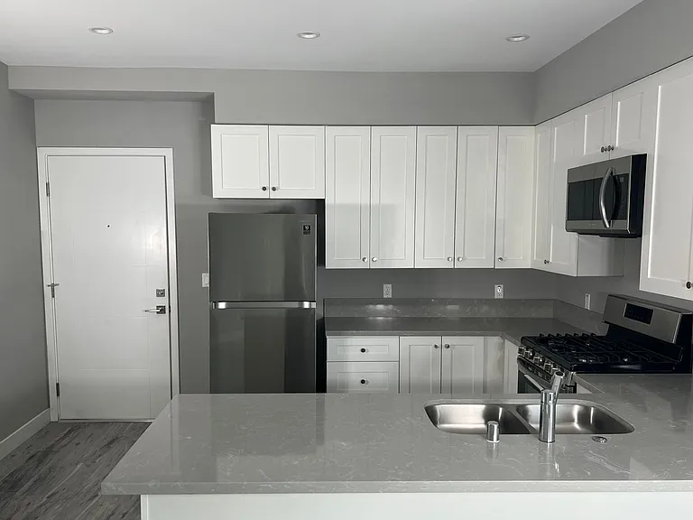 Bunker Heights Apartments — Photo 21