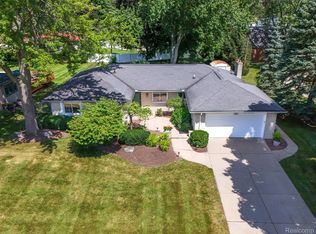 35556 Six Mile Rd, Livonia, MI 48152