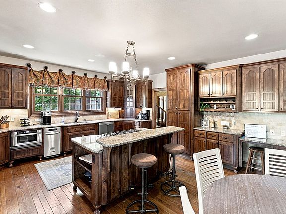5th image of 905 NW Provence Pl