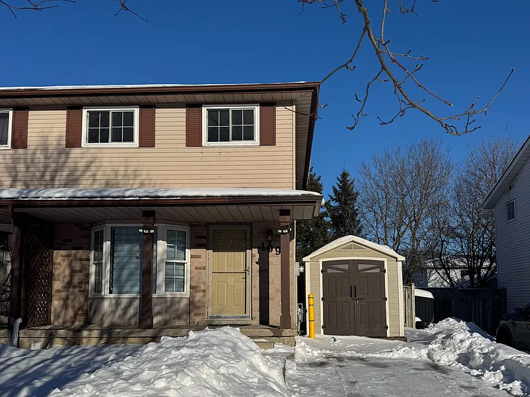 109 Connelly Dr — Photo 2
