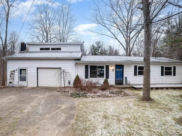 3215 Robertson Dr, Beaverton, MI 48612