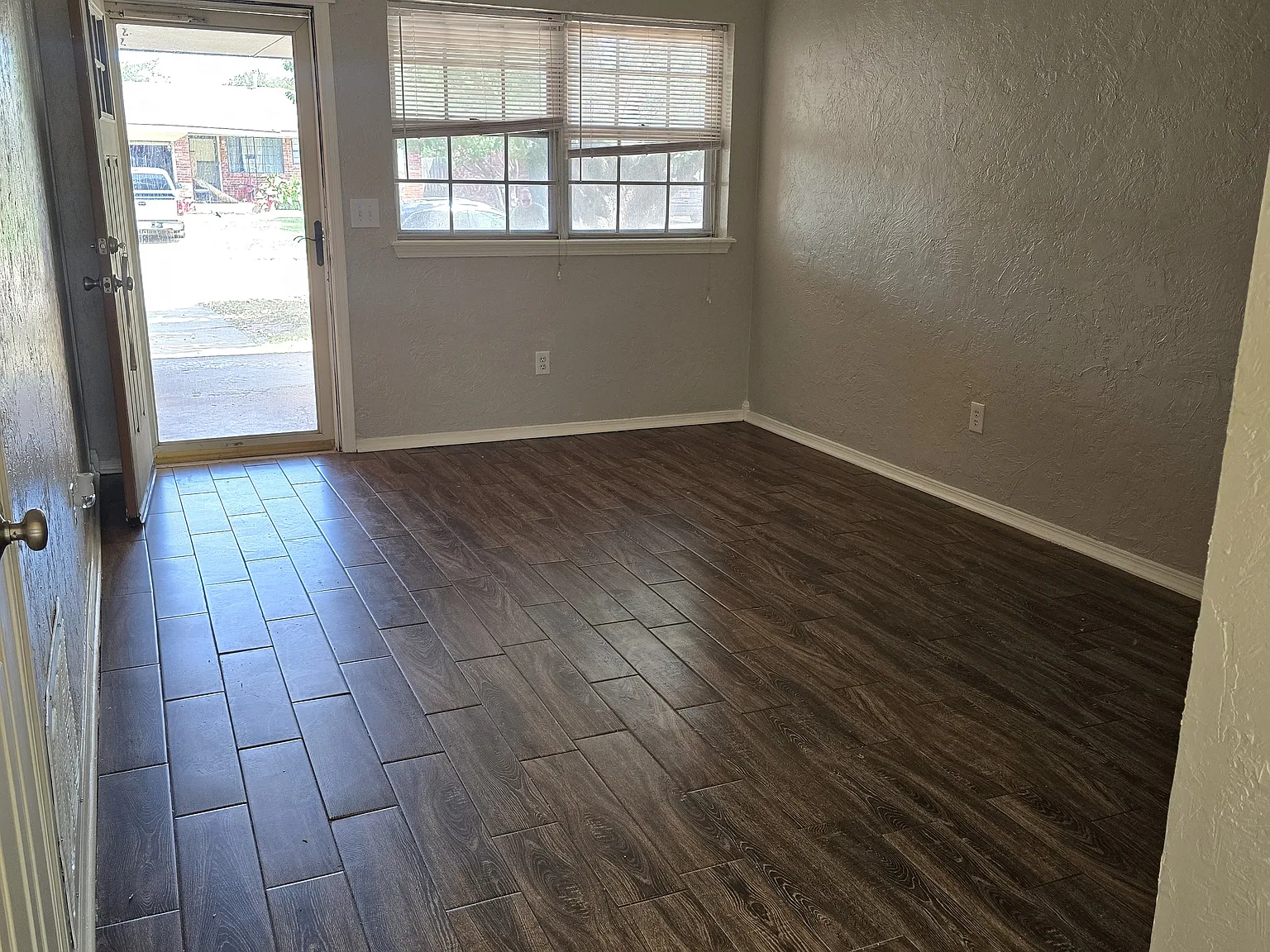3 bed, 1.5 bath, 950 sqft, $1,250 — Photo 3