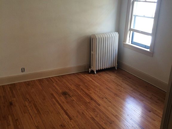 2 big bedrooms with new floors