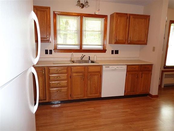 5th image of 30 Bosher Dr