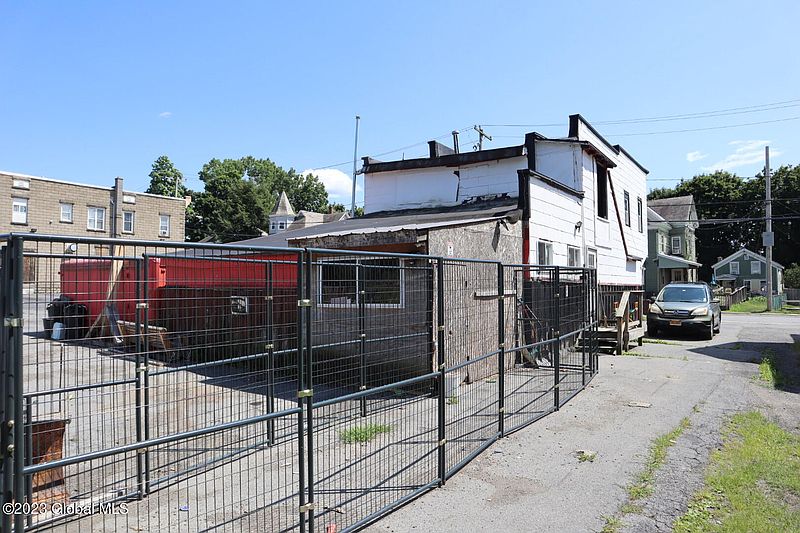 4th image of 49 John Street