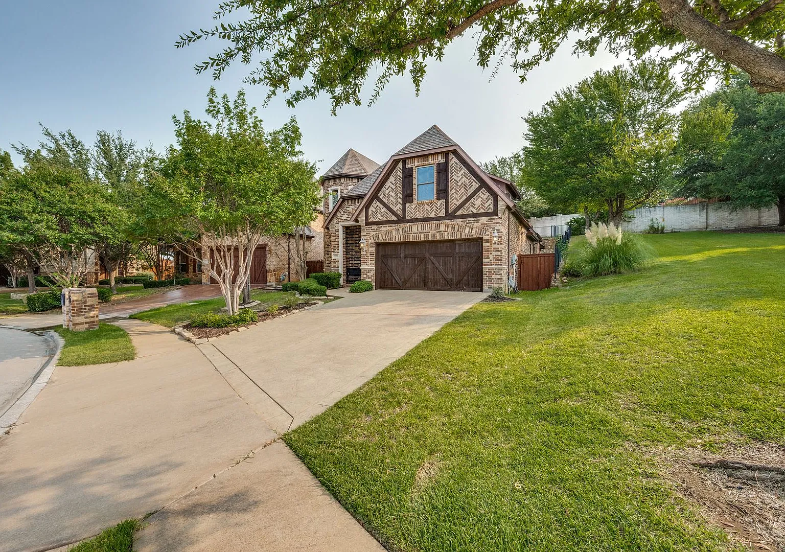 Luxury 3-Bedroom Home with Theater, Game Room & Private Office — Photo 2