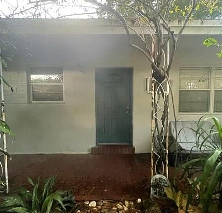 3rd image of 806 NE 23rd Dr
