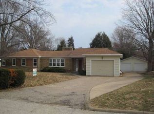 623 Memorial Dr, Macomb, IL 61455