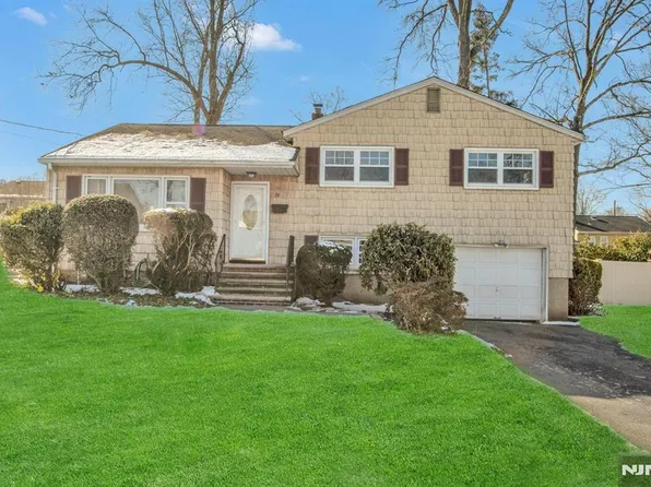 11 Furman Dr, Emerson, NJ 07630