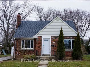 22 Greenwood Ave, Welland, ON L3C 4B2