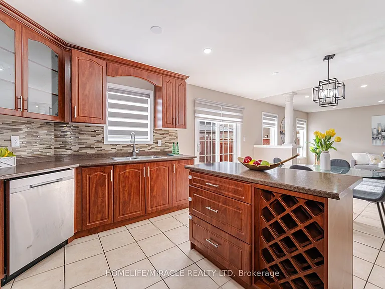 41 Beachpoint Blvd #UPPER — Photo 17