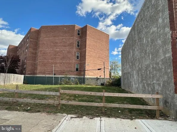 911 N 45th St, Philadelphia, PA 19104