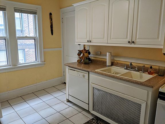 3rd image of 3248 Fremont Ave S