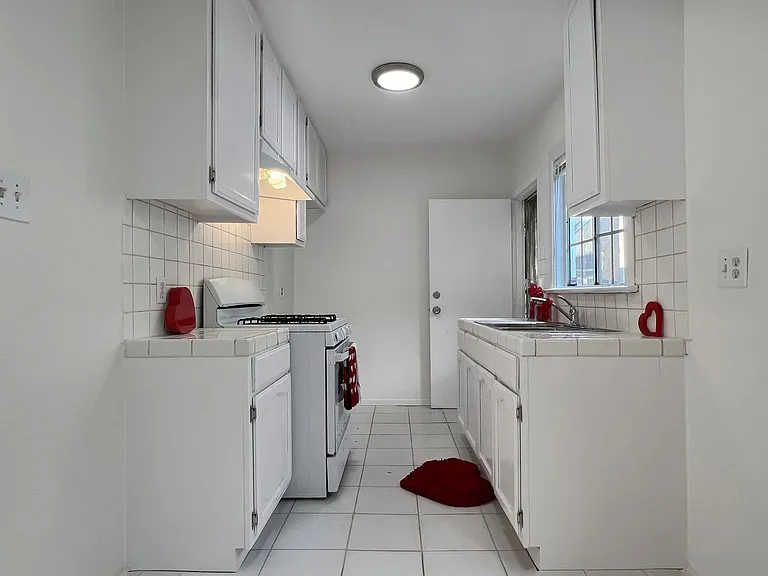 1162 N Loma Vista Dr — Photo 3