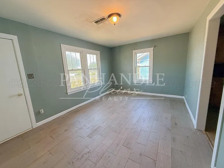 528 Hazel St — Photo 8