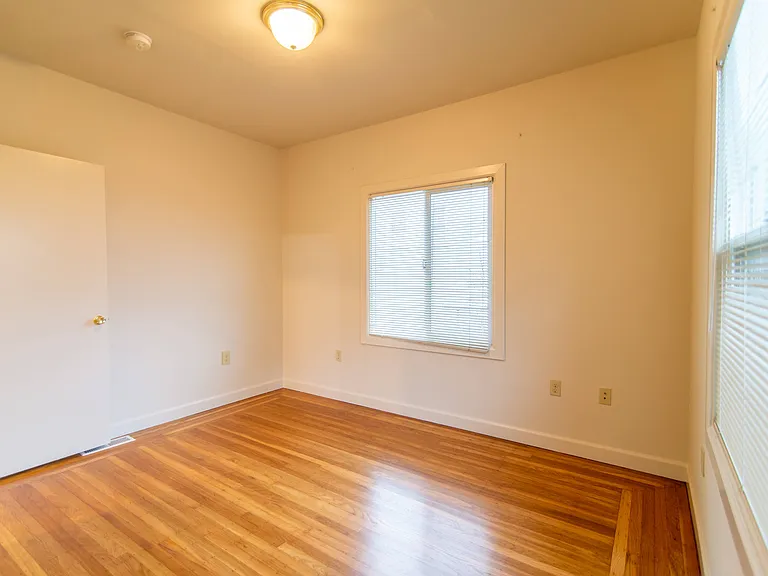 845 Warfield Ave — Photo 12