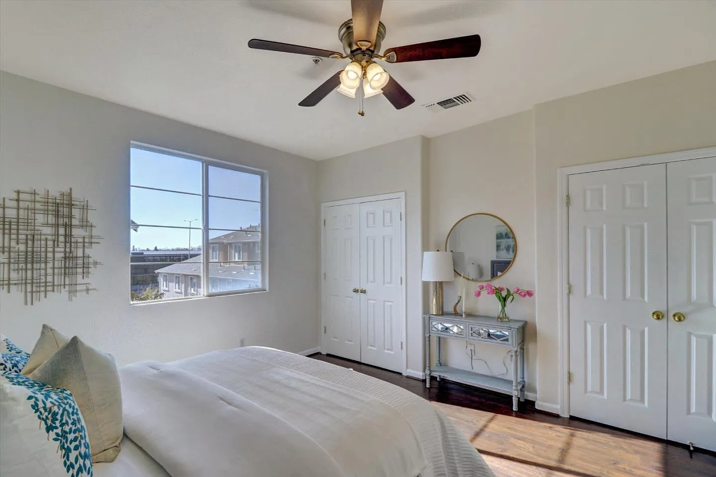 3 bed, 1375 sqft, $4,000 — Photo 3