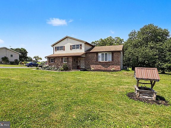 3rd image of 1565 Oldmountain Rd