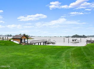 91 Indian Head Rd, Riverside, CT 06878