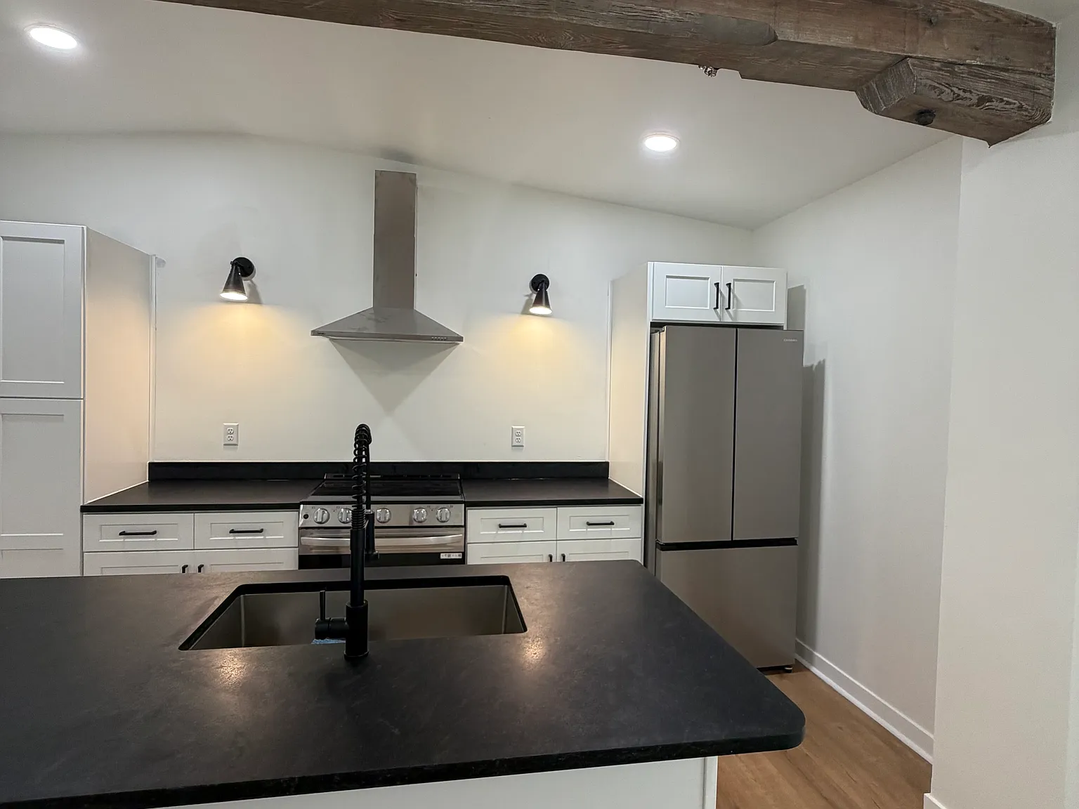 2 bed, 1300 sqft, $1,750 — Photo 2