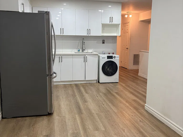 422 Queen St W #UPPER — Photo 7