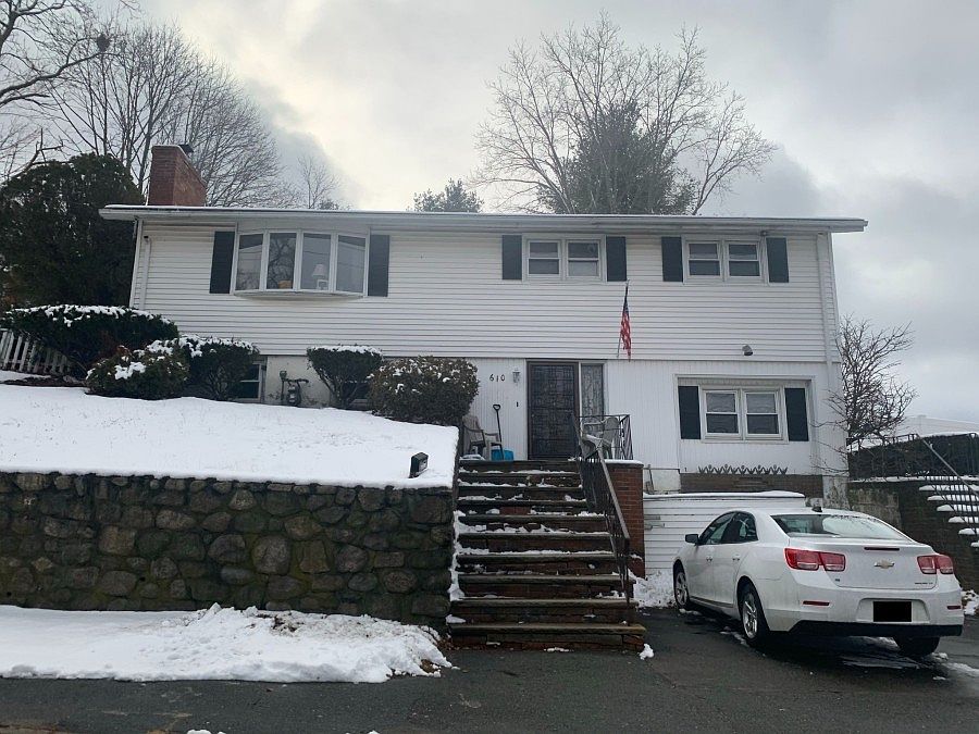 1st image of 610 Lynnfield St