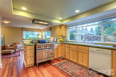 4th image of 10897 Maiden Ln NE