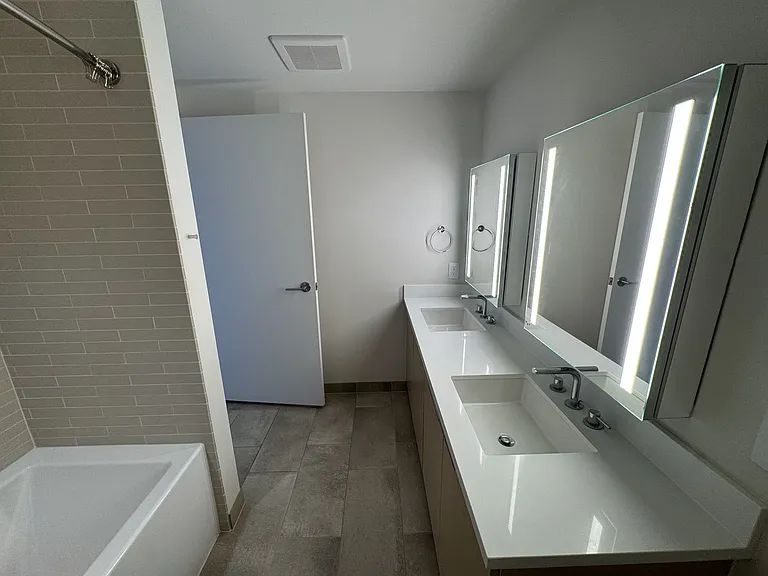 1001 Queen St #3704 — Photo 32