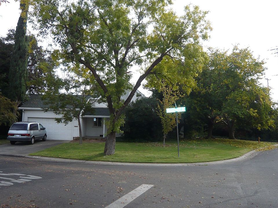 Front side - Yorksire Rd on the right