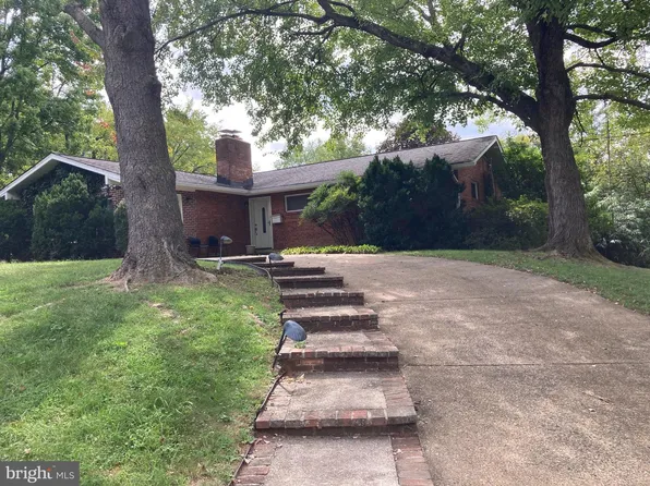 4204 Hatton Ct, Alexandria, VA 22311